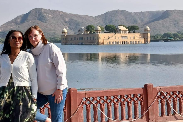 De Delhi : Transfert privé de Delhi à Jaipur en voiture Ac.