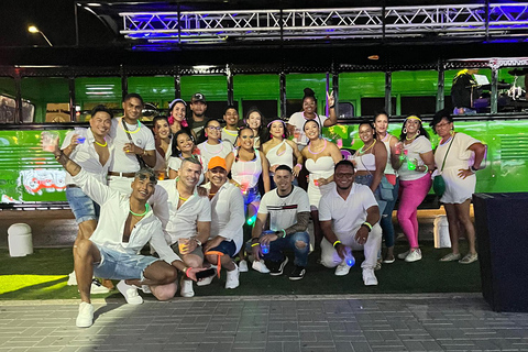 Visite en bus de la vie nocturne d'Aruba à bord d'un carnaval