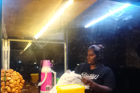 Galle: Fort Nightlife Tour with Arrack Tasting & Snacks