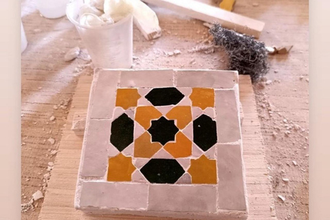 丹吉尔工作坊：制作属于你的 Zelij 瓷砖，并将其带回家丹吉尔工作坊：制作自己的 Zelij 瓷砖并带回家