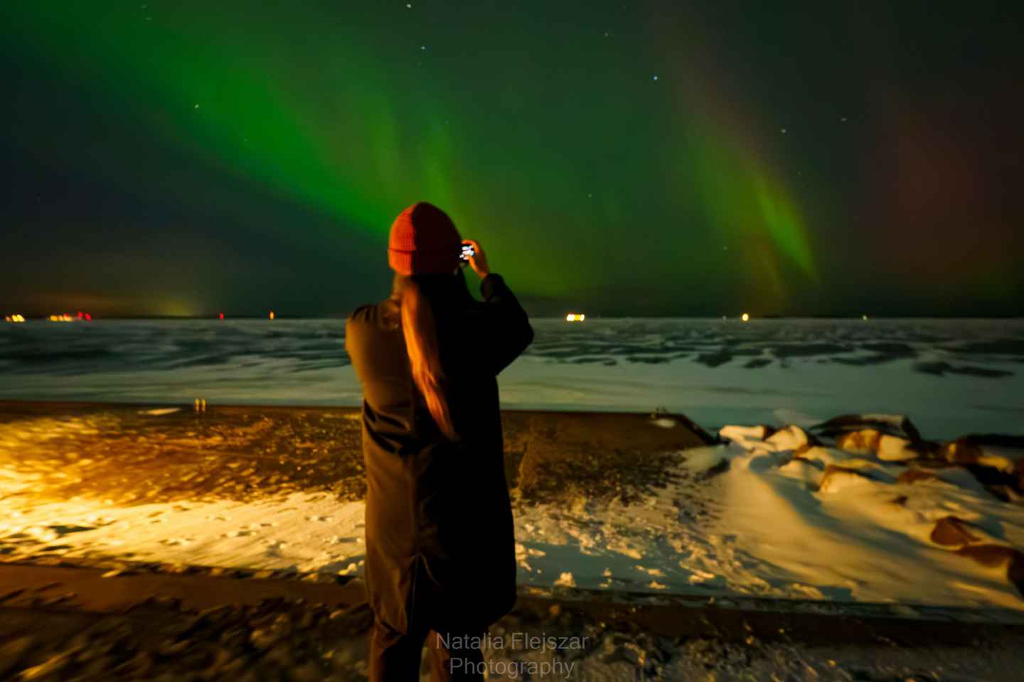 Oulu: Guided Night Walking Tour with Northern Lights Hunting