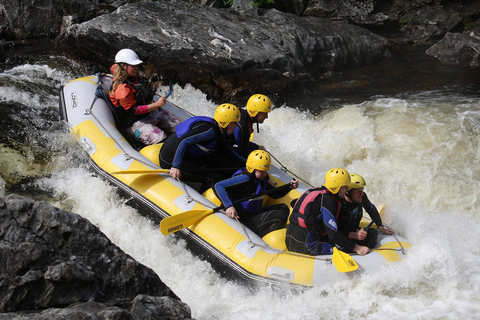 Pitlochry, Escócia: Passeio de rafting em águas brancas no verãoPitlochry, Escócia: excursão de rafting em corredeiras de verão