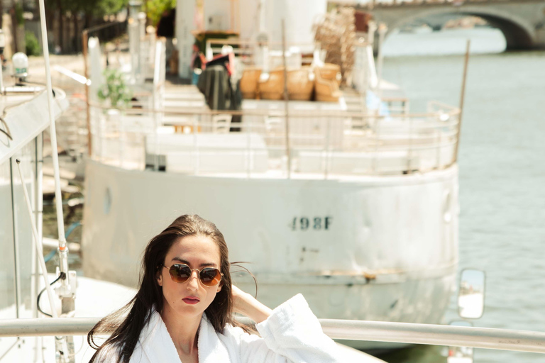 París: Estancia en el Hotel Seine Yacht y espectáculo de Cabaret Latino Paradis