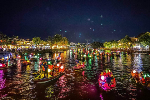 Visite de la ville de Hoi An - tour en bateau et lâcher de lanternes de fleursPartager la visite : Prise en charge à Hoi An