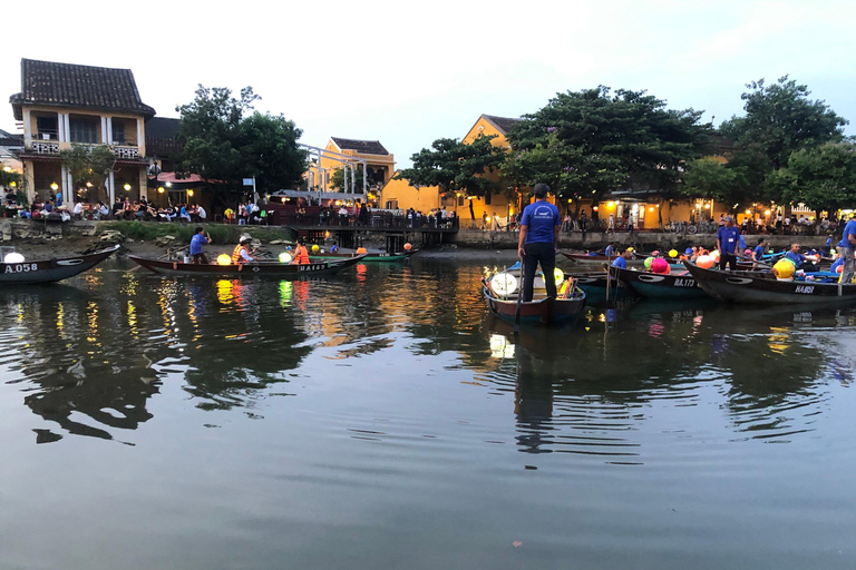 Tour de la ciudad de Hoi An - Barco nocturno y linterna flotante en el río HoaiCompartir el viaje : Salida desde Hoi An