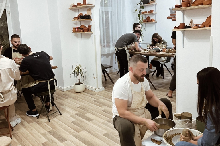 Taller de cerámica y vino en Tirana