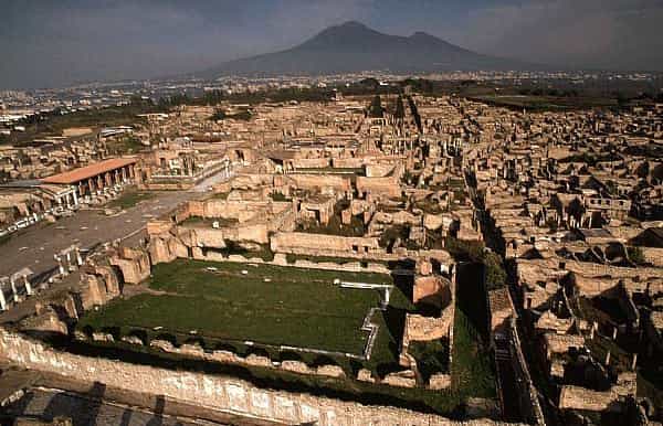 ab neapel sightseeingtagestour nach pompeji herculaneum