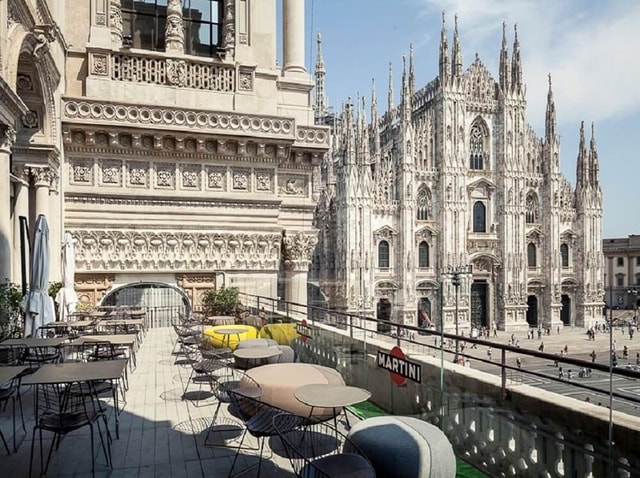 Milan: Skip-the-line Duomo Ticket & Aperitif with Duomo View