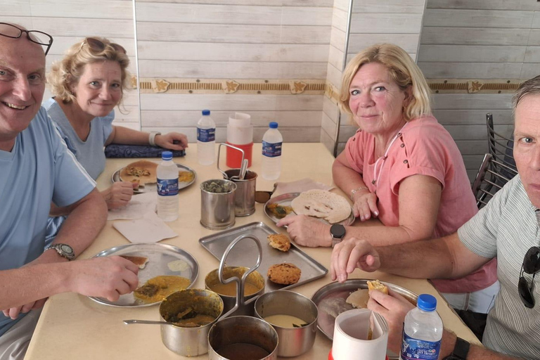 Kandy: Local Food Tour by Tuk-Tuk – All Inclusive