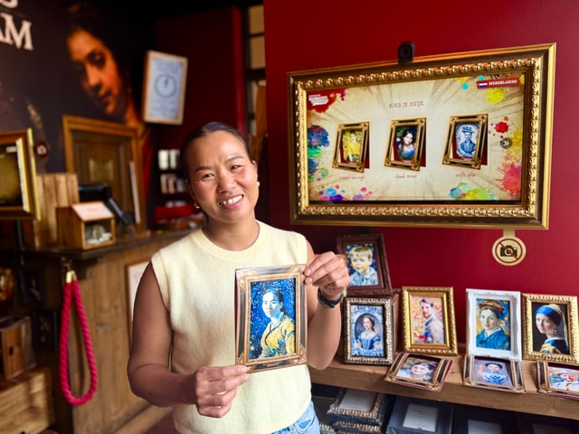 Amsterdam: Van Gogh or Rembrandt AI Portrait Photo Souvenir