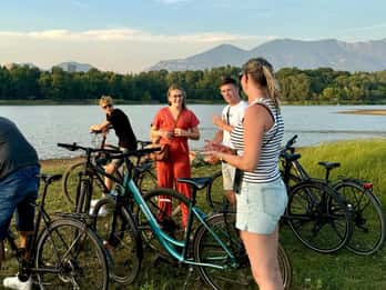 Tour in bicicletta a Tirana: visita i luoghi più importanti e il Grand Park (guidato)