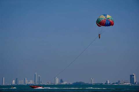 Doha: Parasailing Experience with Views of The Pearl