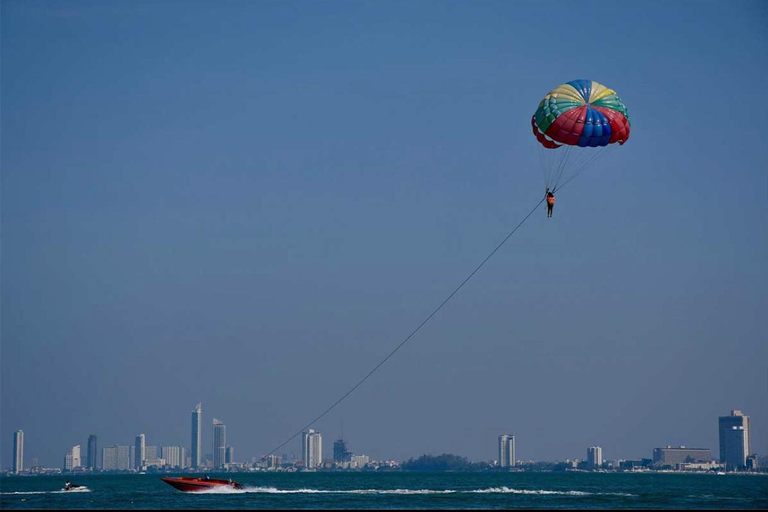 Doha: Parasailing Experience with Views of The Pearl