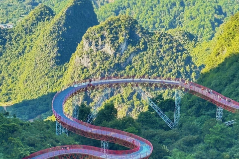 阳朔：天际线山脊、玉龙江和十里画廊阳朔：天际线山脊、玉龙河和十里画廊