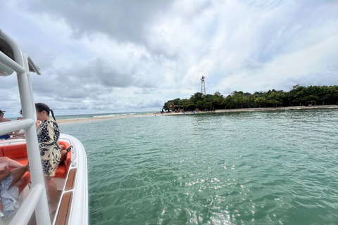 Cartagena: tour di un giorno intero in barca di lusso alle isole del Rosario