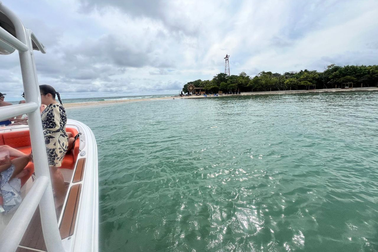 Cartagena: tour di un giorno intero in barca di lusso alle isole del Rosario