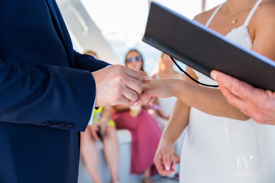 Cabo San Lucas: Celebración de boda en yate privado | GetYourGuide