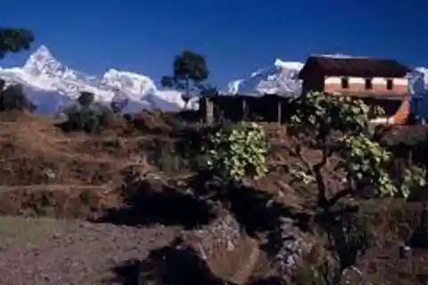 2 notti e 3 giorni di trekking facile sulla collina di Panchase da Pokhara