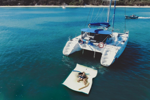 Brisbane: Excursão de meio dia à vela em Moreton Bay com Antipasto