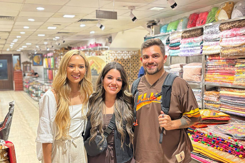 Delhi: Guided Shopping Tour Experience with Female Expert Exclusive Full-Day Shopping Tour with Female Expert Guide