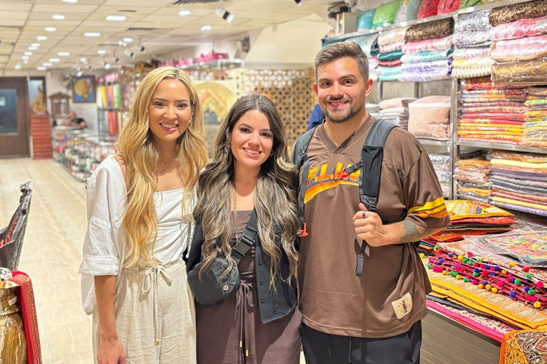 Delhi: Guided Shopping Tour Experience with Female Expert Exclusive Full-Day Shopping Tour with Female Expert Guide