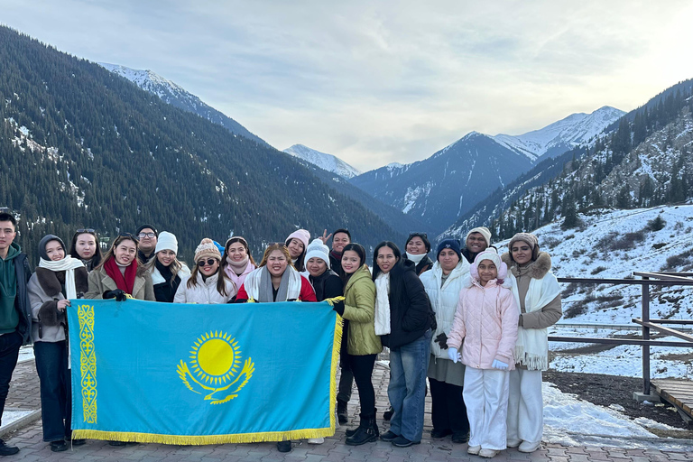 Almaty : Excursion de 2 jours aux lacs Kolsai-Kaindy et au canyon de CharynVisite nocturne de 2 jours avec départ en soirée et séjour de 2 nuits