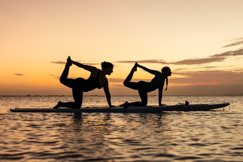 Honolulu : Cours de SUP Yoga au coucher du soleil