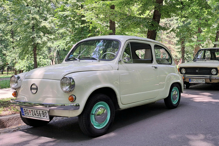 Musée Tito et montagne Avala avec voiture rétro