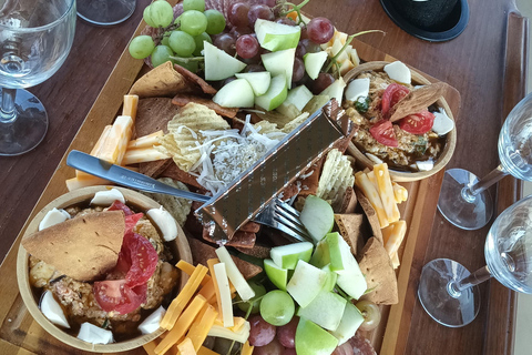 Passeio de barco romântico com vinho e queijo ou jantar surpresaPasseio de barco romântico com vinho e queijo, avistamento de lobos marinhos