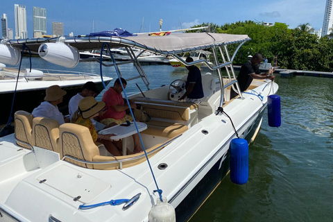 Cartagena: Private Full-Day Luxury-Boat Rosario Islands Tour