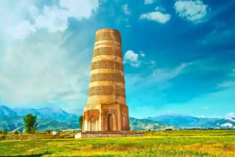Fra Bishkek: Dagstur til Burana-tårnet og Konorchek-kløfterne