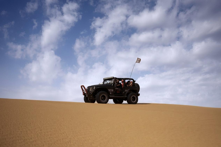 Riyadh: Private 4x4 Desert Safari, Sandboarding & Sunset Wrangler Safari Trip (up to 3 people)