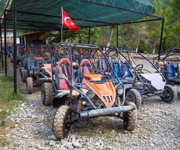 Super-Kombi: Ziplining, Rafting, Jeep- und Buggy-Safari mit Mittagessen