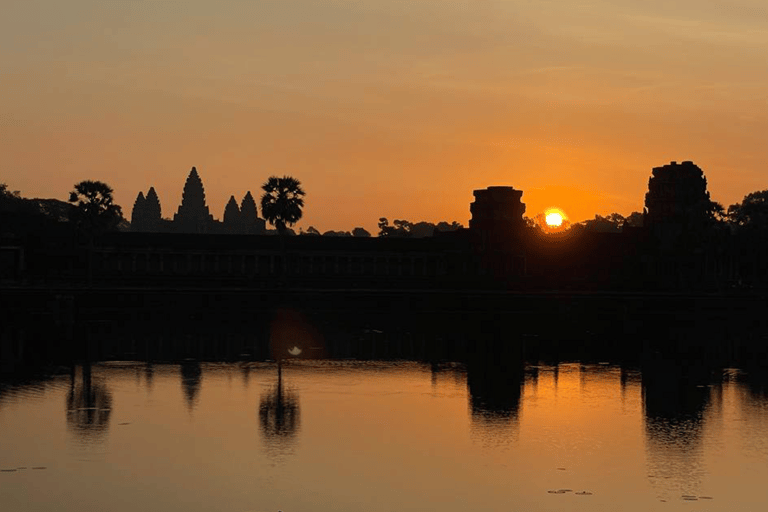 Gourmet Dawn: Angkor Wat Sunrise Authentic Khmer Breakfast