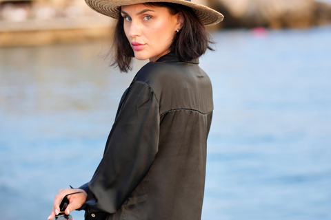 Nice: 1 hour photoshoot with a professional photographer by the sea Nice: 1-hour photoshoot with a professional photographer by the sea