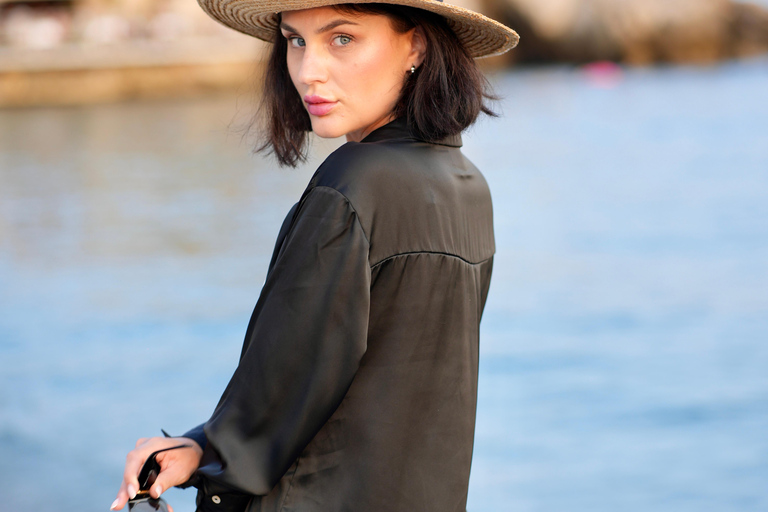 Nice: 1 hour photoshoot with a professional photographer by the sea Nice: 1-hour photoshoot with a professional photographer by the sea