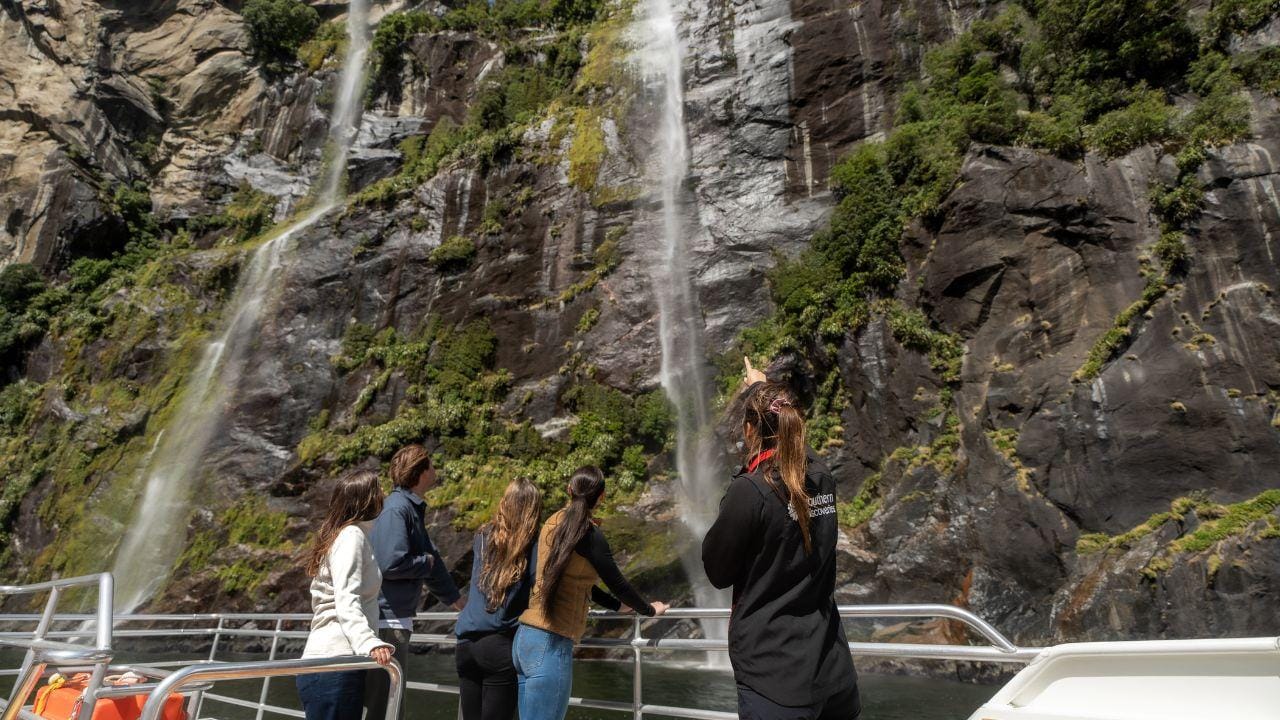 Ab Queenstown: Kleingruppentour & ausgedehnte Milford-Bootsfahrt