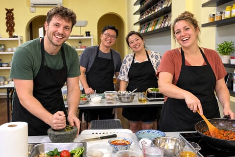 Kuala Lumpur: Cooking Class with Free Batik DIY Experience
