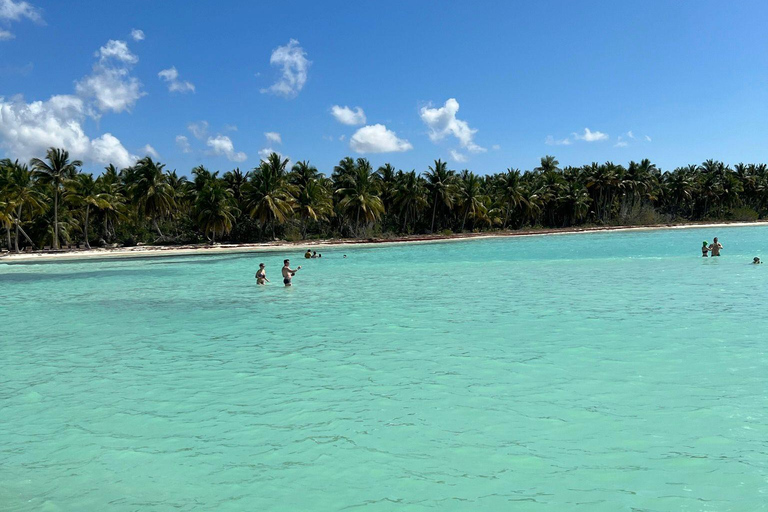 Excursão à Ilha Saona e ao Rio Chavon com almoço e bebidasOpção de excursão regular em grupo compartilhado