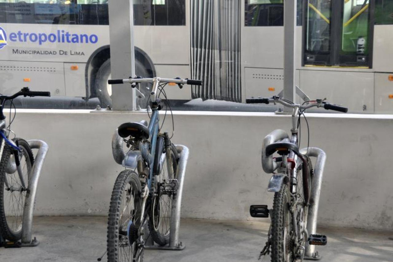 Lima: Gastronomic Tour by Bike through the Huariques of the City Lima: Gastronomic Bicycle Tour through the Huariques of the City