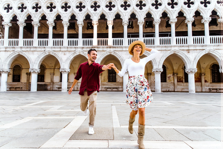 Venice: Photo Shoot with a Local Photographer and City Tour ELITE – 60 min | 50 photos + Gondola photos
