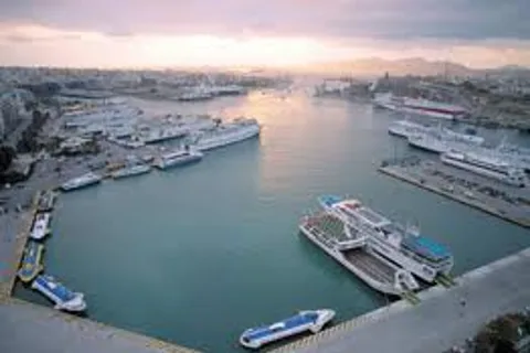 Transfer vom/zum Hafen von Piräus und zum Hotel im Stadtzentrum von Athen