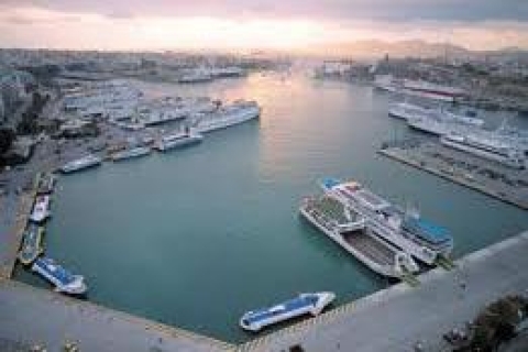 Transfert entre le port du Pirée et Athènes en taxi Mercedes ETransfert de jour