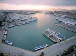 transfer between piraeus port and athens by mercedes e taxi