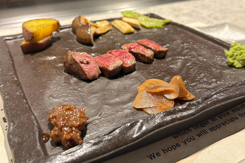 Osaka: Kobe-biff Teppanyaki-upplevelse med guideOsaka: Kobe Beef Teppanyaki-upplevelse med guide