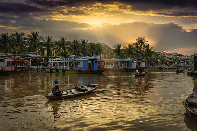 Hoi An: Sunset River Cruise with Drinks and Lanterns