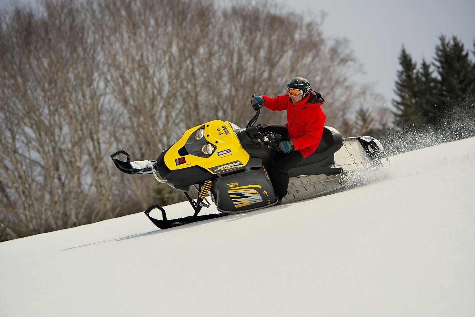 Hokkaido im Winter: Tagestour mit dem Schneemobil zum Toyasee und nach Kimobetsu