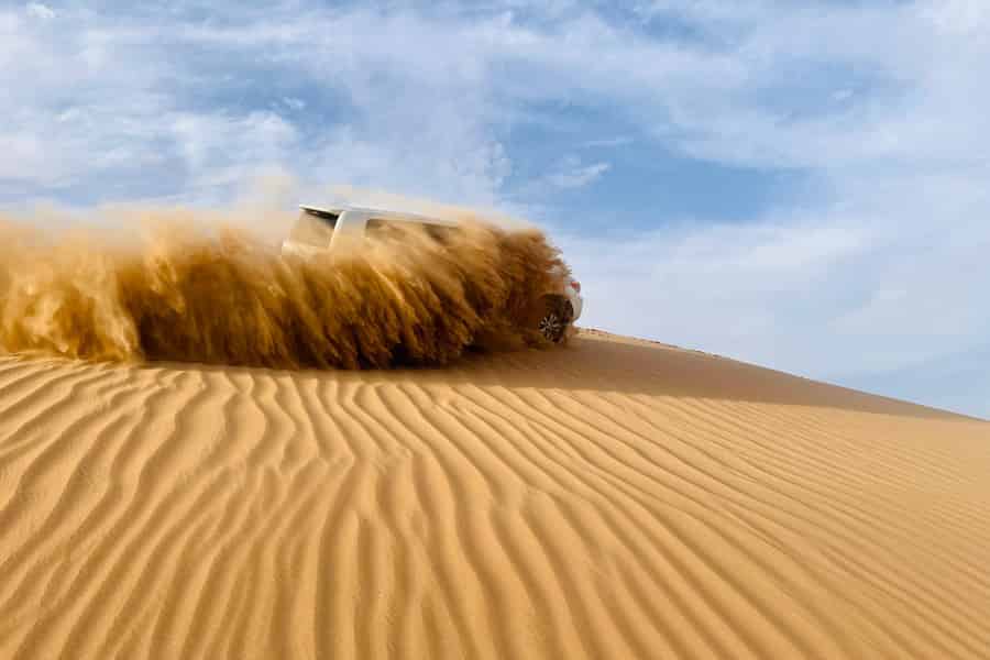 Abu Dhabi: Wüstenabenteuer am Morgen & Kamelreiten. Foto: GetYourGuide