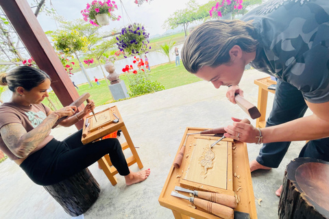 Hoi An : 3 heures de cours de sculpture sur bois avec un artiste local