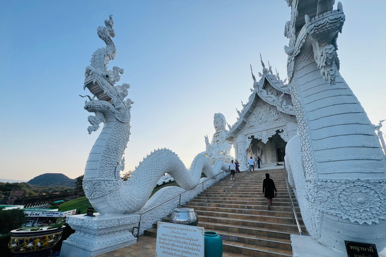 Chiang Mai: Chiang Rai-White-Blue-Big Buddha &amp; Lalitta Café[Privat] Chiang Rai-Weiß-Blau-Big Buddha &amp; Lalitta Café